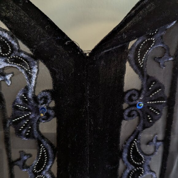 Beautiful beaded velvet burout shawl cape - Picture 10 of 10